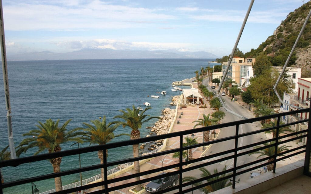 From Athens Airport to Petit Palais Loutraki Taxi