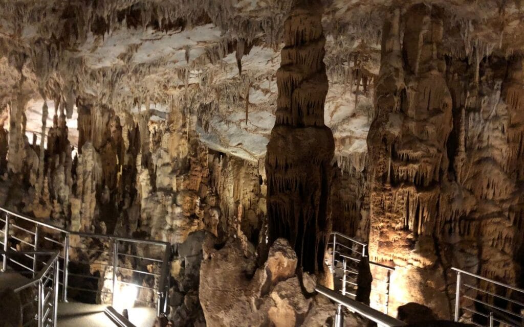 Koutouki Cave